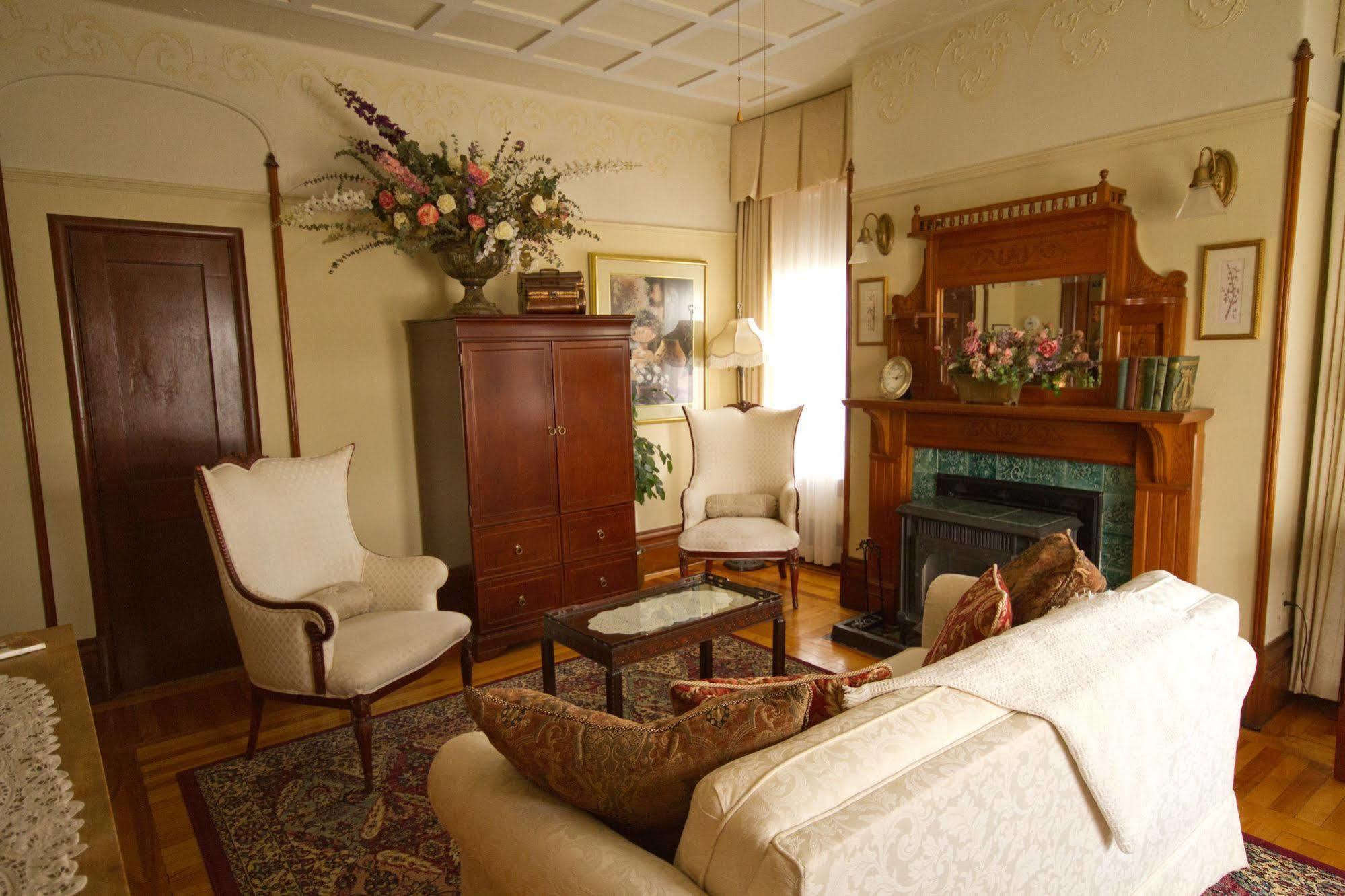 וולפוויל Victoria'S Historic Inn מראה חיצוני תמונה