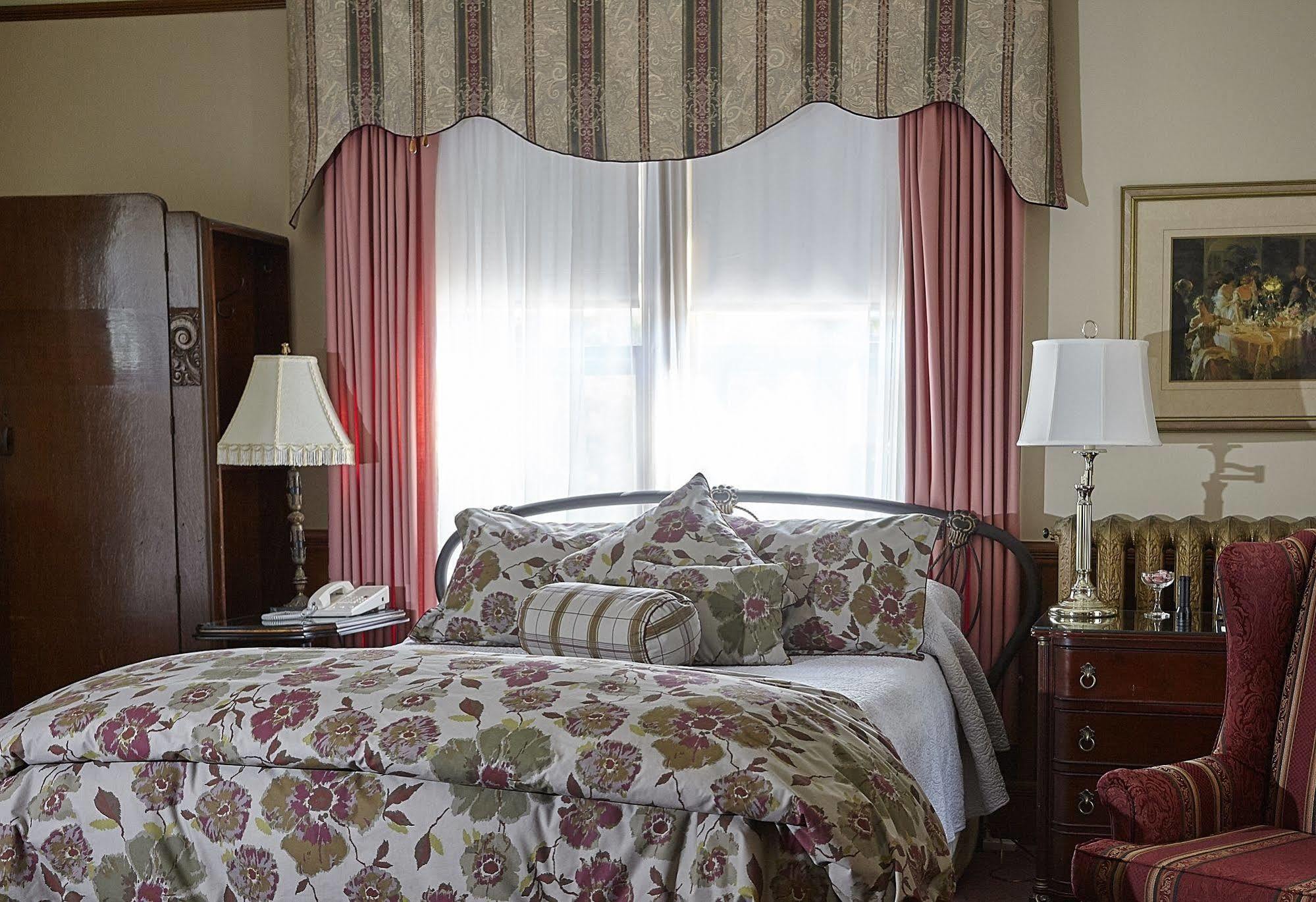 וולפוויל Victoria'S Historic Inn מראה חיצוני תמונה