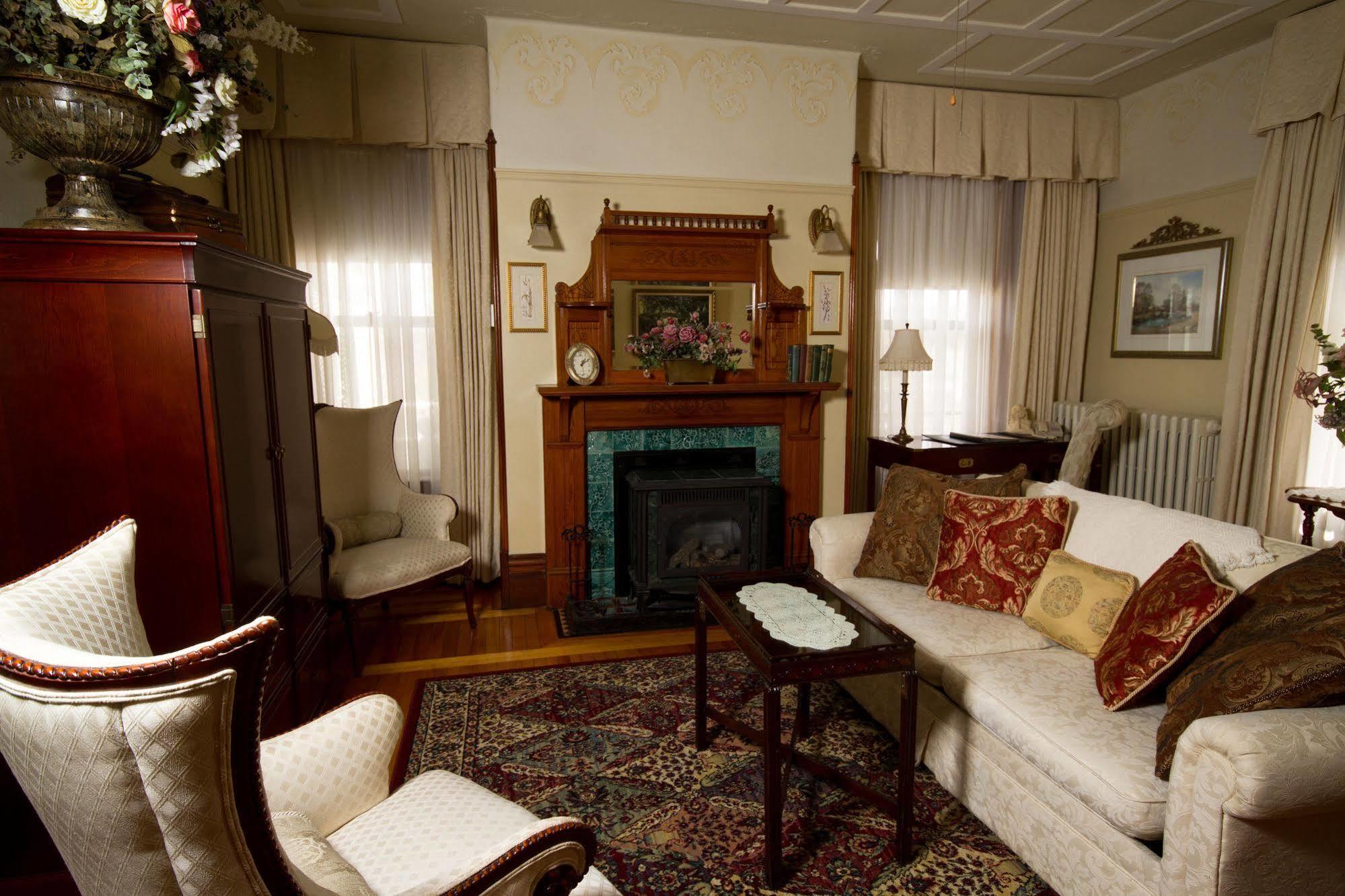 וולפוויל Victoria'S Historic Inn מראה חיצוני תמונה