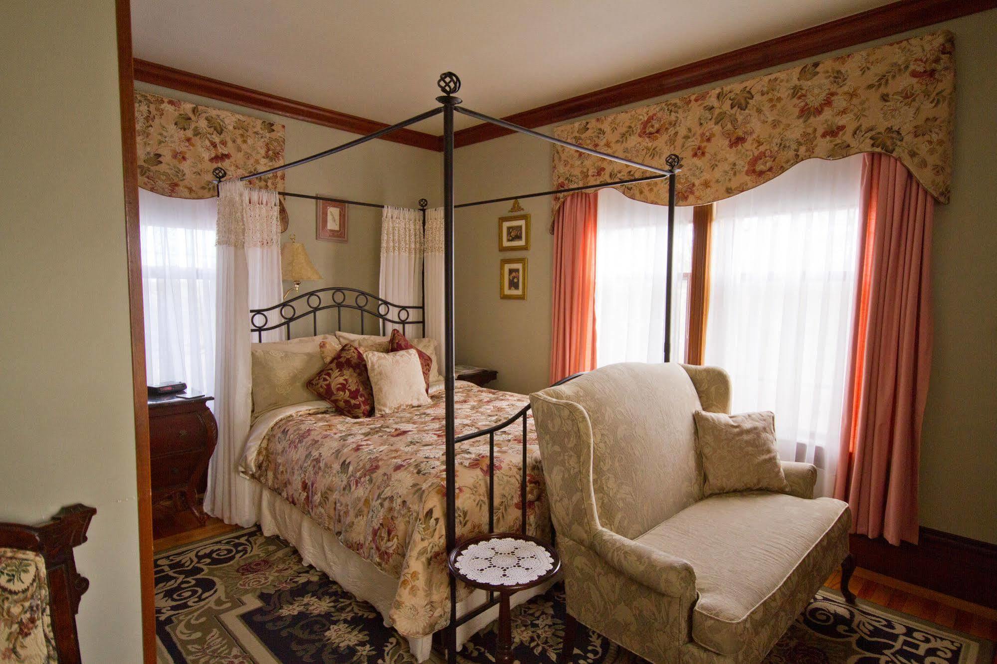 וולפוויל Victoria'S Historic Inn מראה חיצוני תמונה