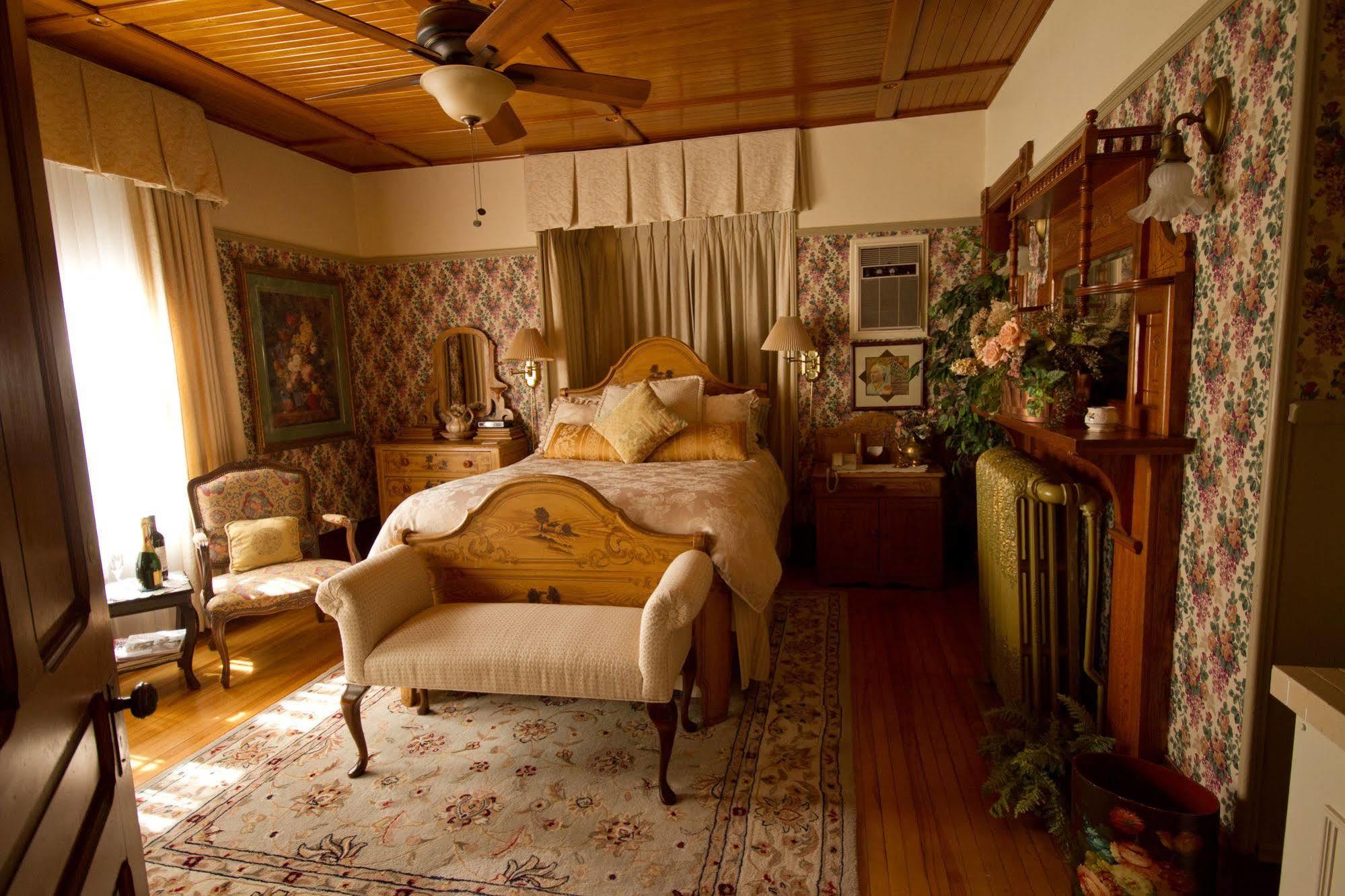 וולפוויל Victoria'S Historic Inn מראה חיצוני תמונה