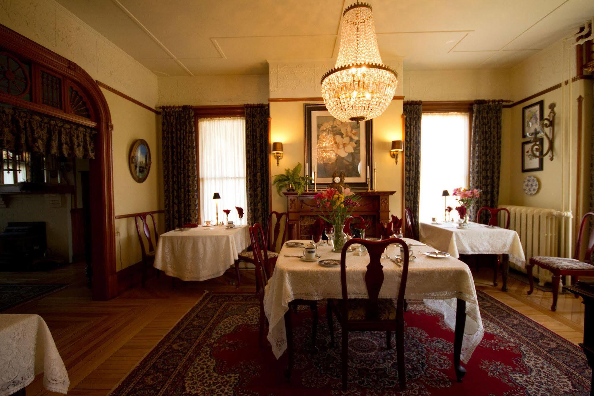 וולפוויל Victoria'S Historic Inn מראה חיצוני תמונה