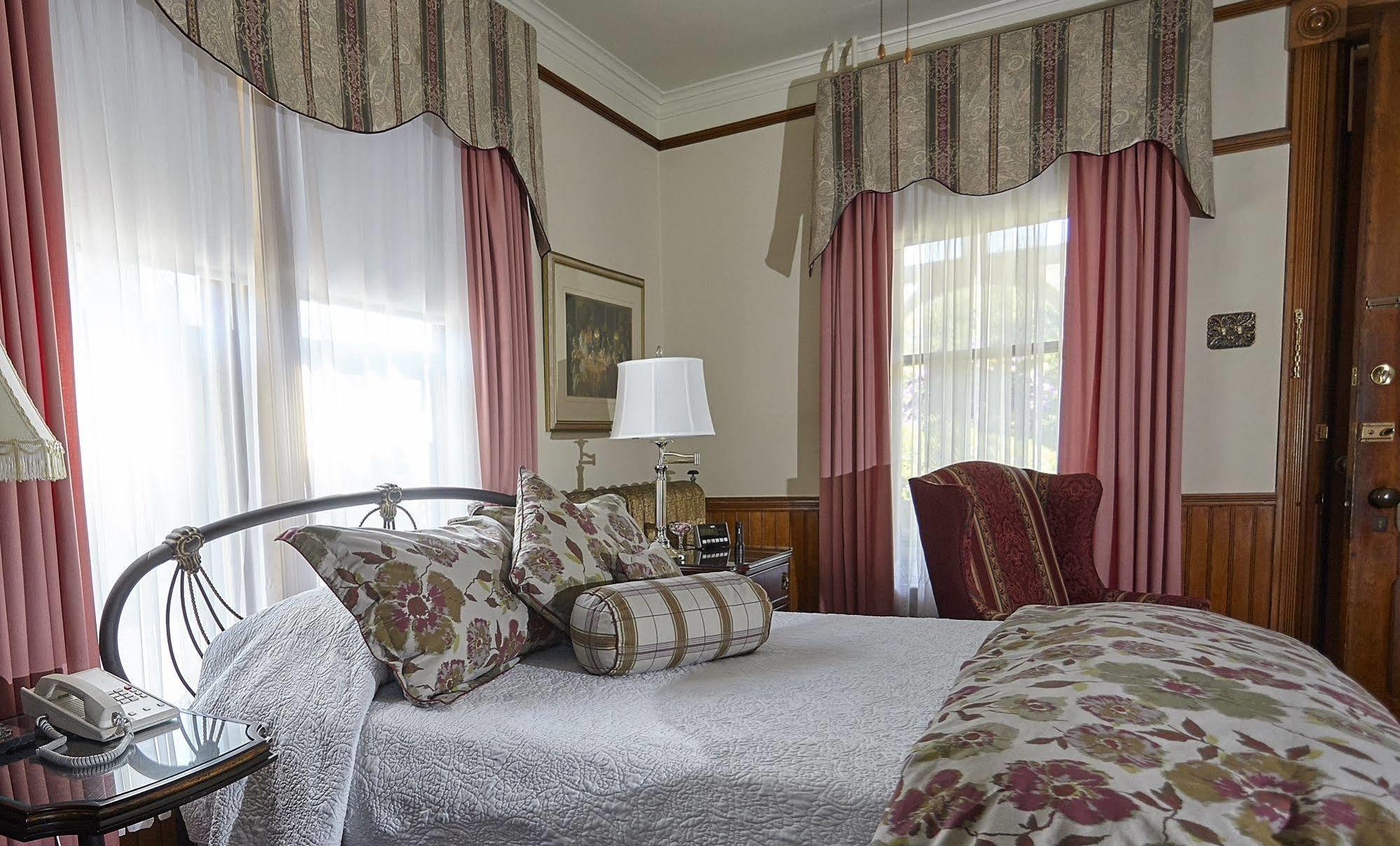 וולפוויל Victoria'S Historic Inn מראה חיצוני תמונה